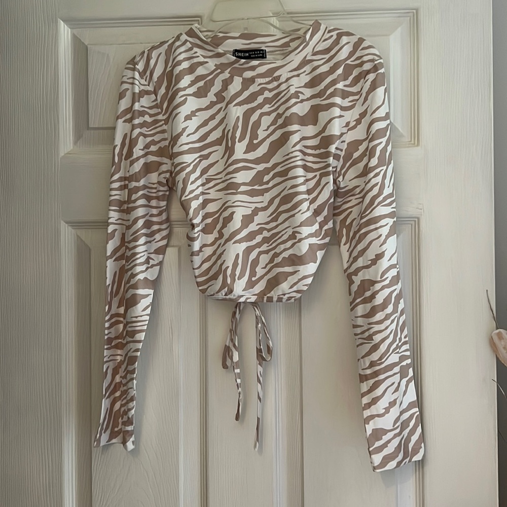 Cropped mock neck open back zebra long sleeve top